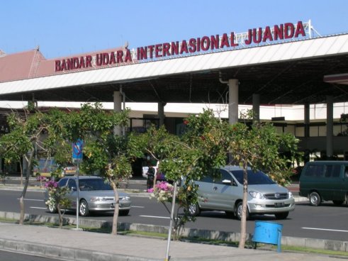 Rental Mobil Kota Surabaya on Kota Surabaya Yang Merupakan Salah Satu Bandara Tersibuk Di Indonesia